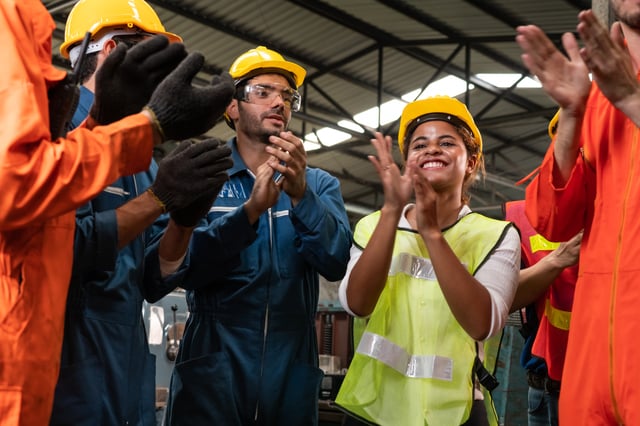 Employee recognition: 7 ways to show appreciation for deskless workers